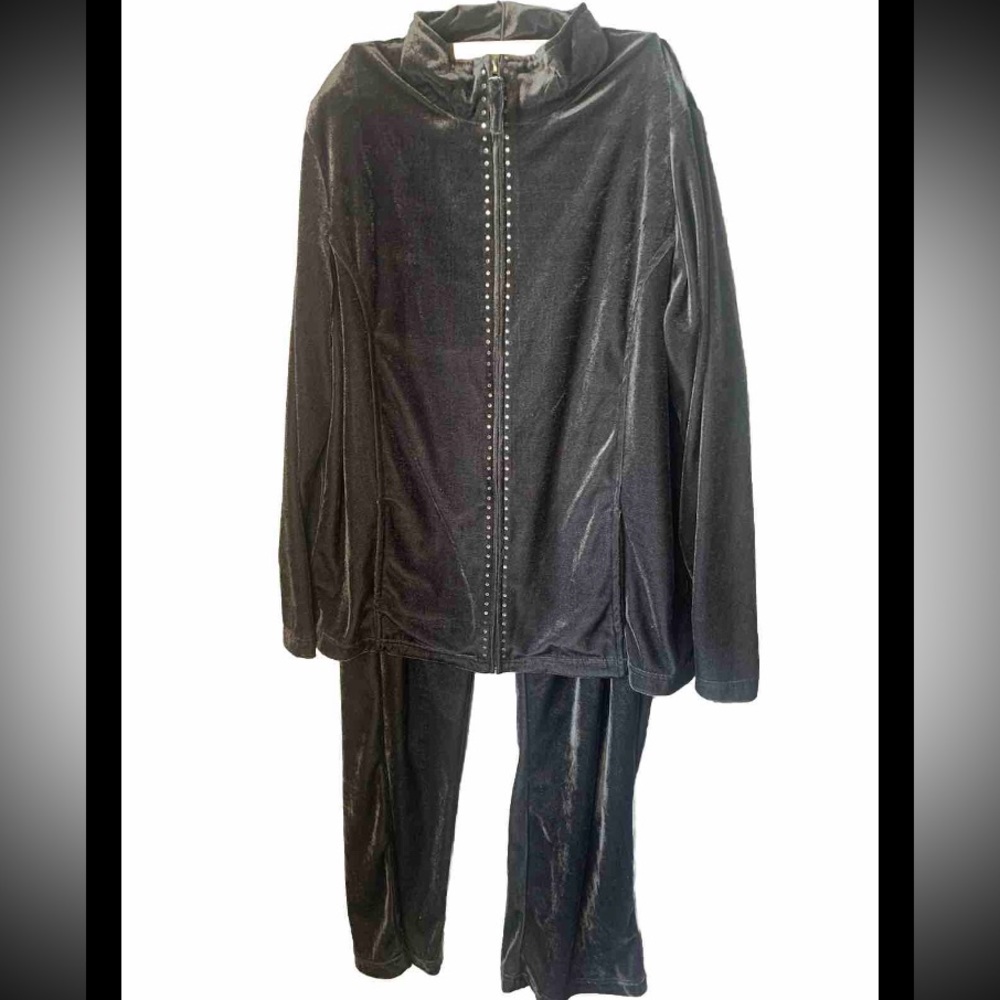Traditions Velour Pant Set Women’s Size Med (10-12) Dark Grey Rhinestones
